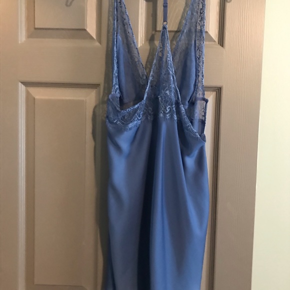 Negligee - Picture 2 of 4